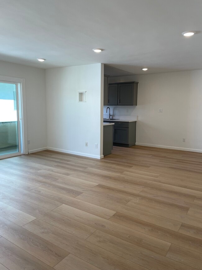 Building Photo - 2450 Purdue Ave Unit #5