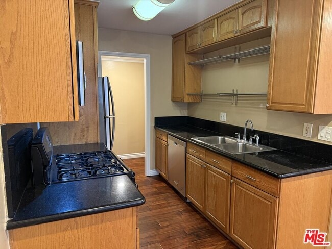 Photo - 2141 S Bentley Ave Unit 106