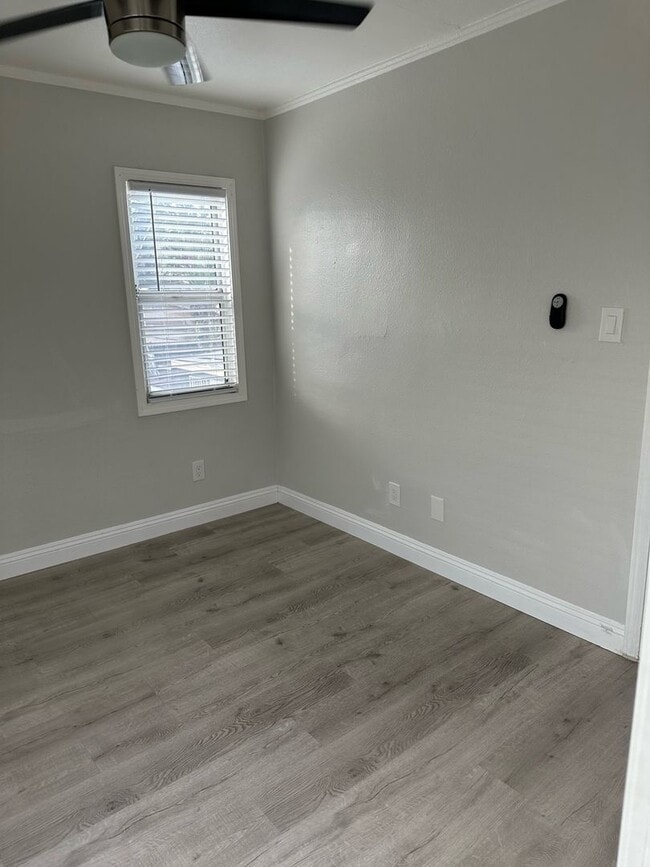 Photo - 714 E 81st St Unit 716