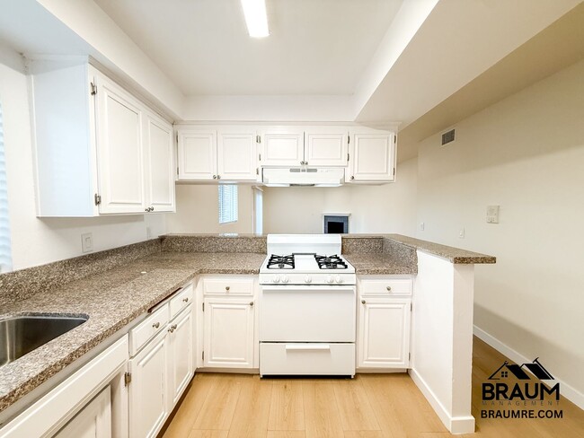 Photo - 11839 Burbank Blvd Unit 4