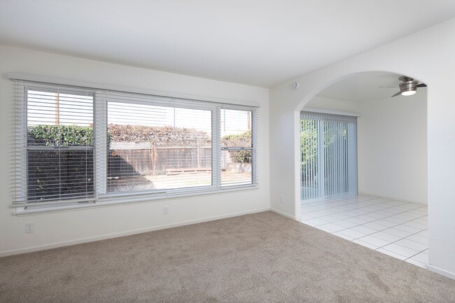 Photo - 3 BR House with Washer/Dryer Hookups and P... Unit 947