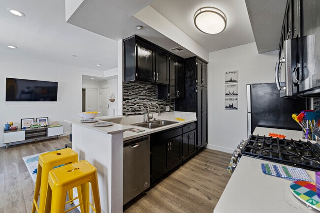 3BR, 3BA - 1,317SF - Avalon