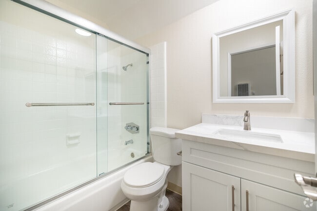 1BR, 1BA - 715SF - Bathroom - Las Casitas Apartments