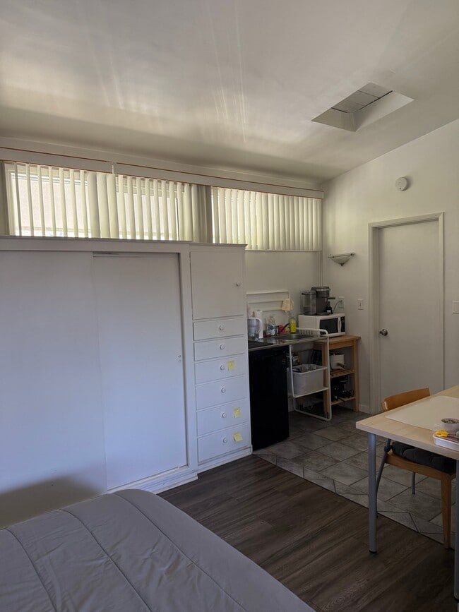 Photo - 9918 Mollyknoll Ave