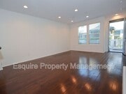 Photo - 320 Harbor Breeze Dr House