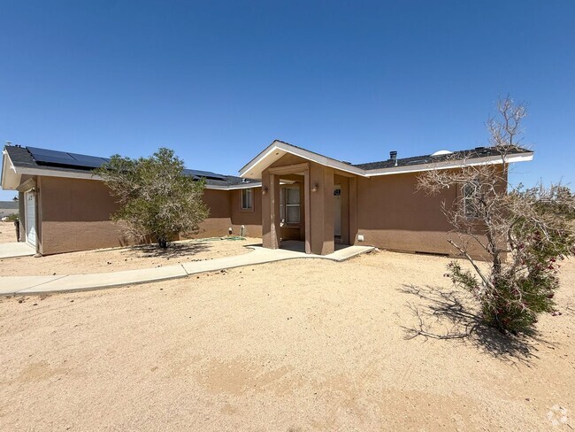 Building Photo - 29 Palms Home with Garage