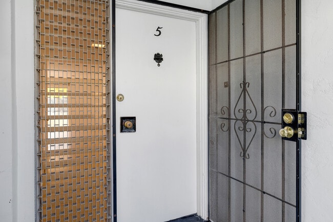 Photo - 2352 Torrey Pines Rd Unit 2352 Torrey Pines  5