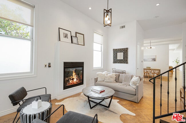 Photo - 715 N Kilkea Dr