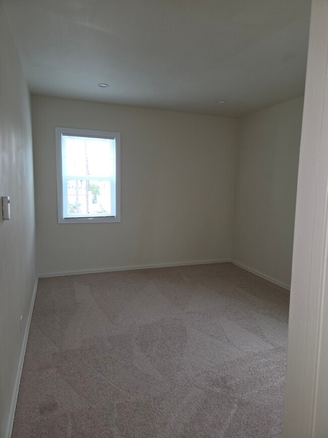 Bedroom - 150 N Catalina St Apartments Unit Catalina St # 9