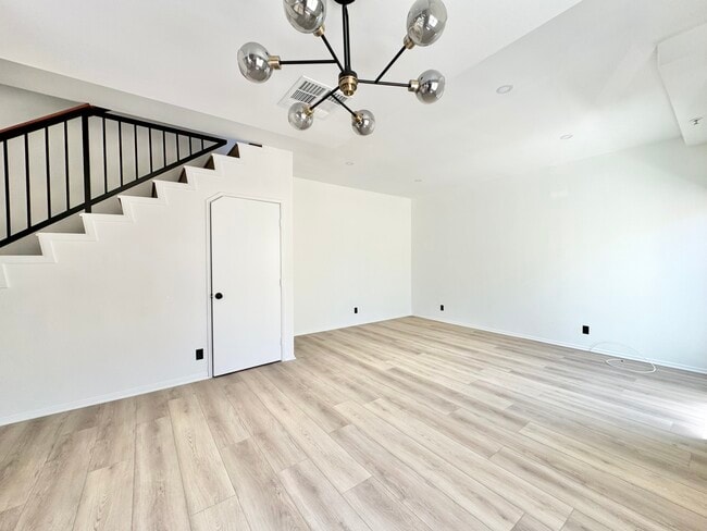 Building Photo - 2109 Crenshaw Blvd Unit 7 Rental