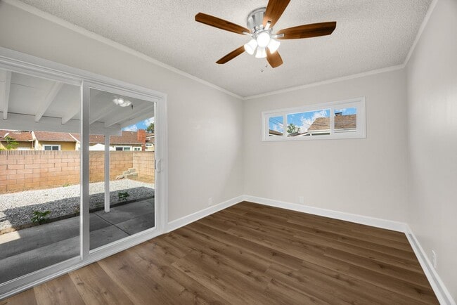 Photo - 3 Bed / 2 Bath Home with 2 Car Garage