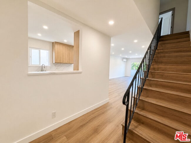Photo - 2449 Beachwood Dr