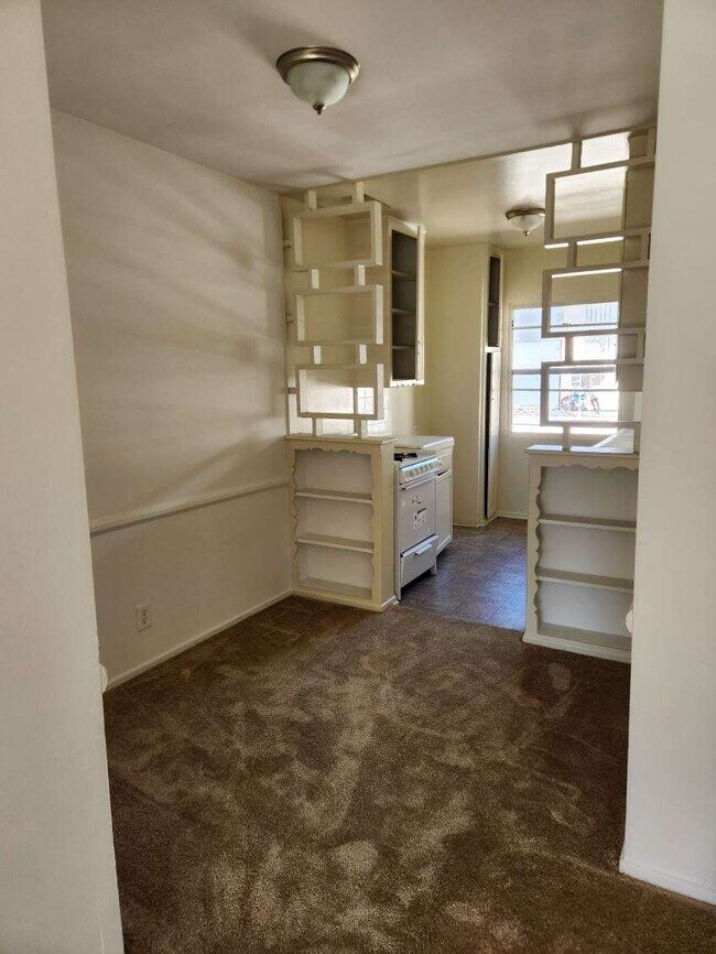 Photo - 539 S Serrano Ave