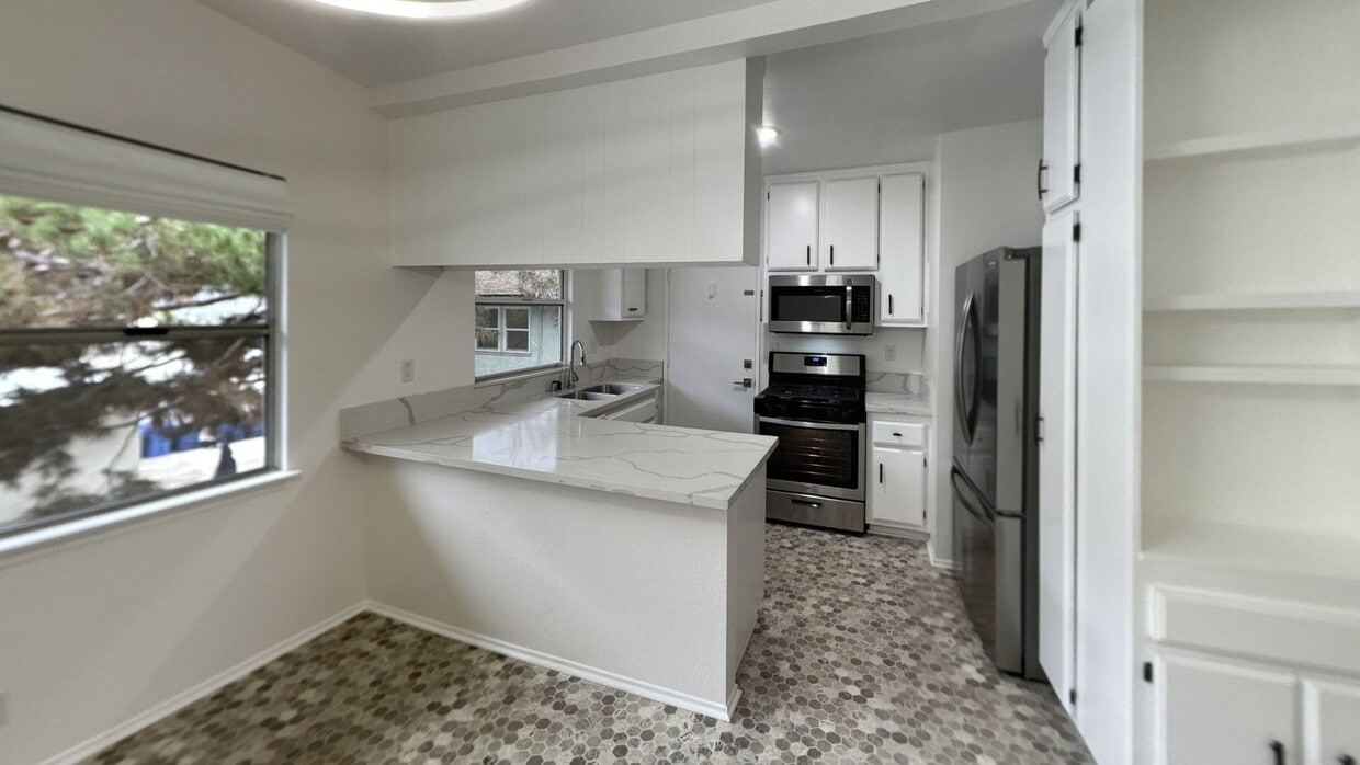 3D Tour - 5829 Bowcroft St Unit 4