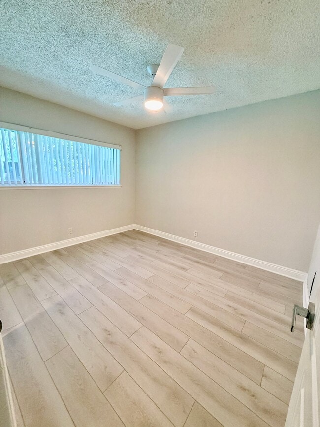 Photo - 1595 E Chevy Chase Dr Unit 11