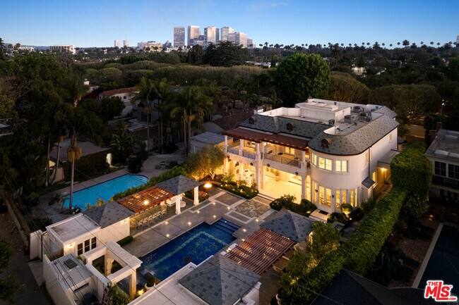 Photo - 718 N Rodeo Dr