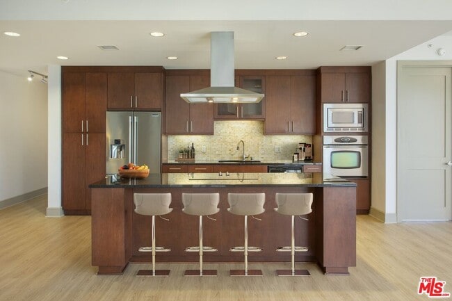 Building Photo - 10700 Wilshire Blvd Unit 502 Rental