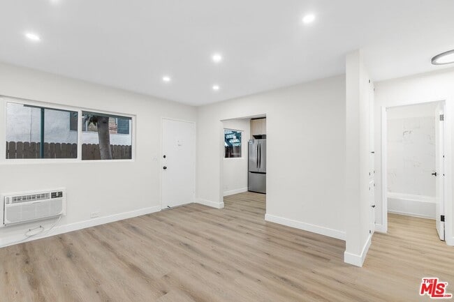 Photo - 1333 Barry Ave Unit 2