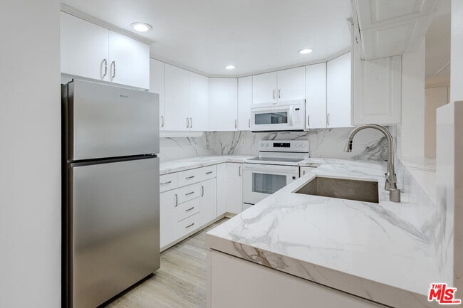 Photo - 2385 Roscomare Rd Unit D15