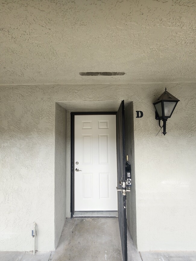 Front Entrance - 431 S Simpson Ave Unit D