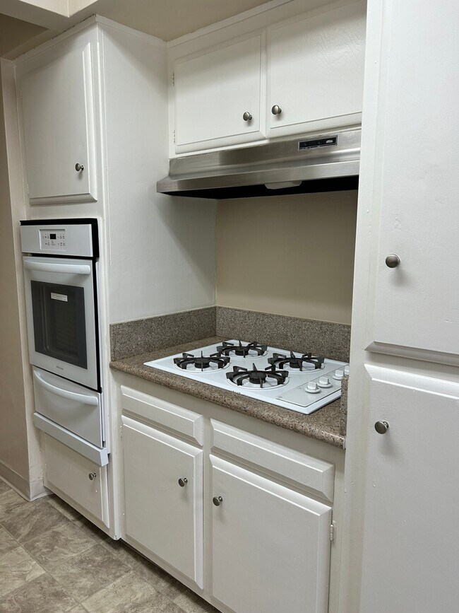 Photo - 260 N Oak Ave Unit 3