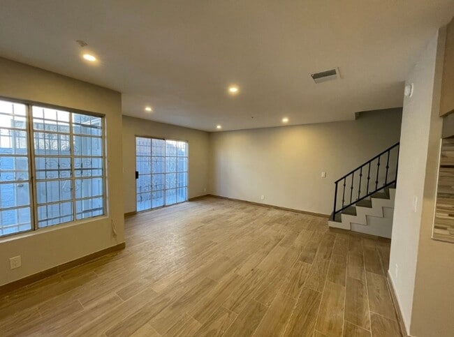 Photo - 2012 E 73rd St