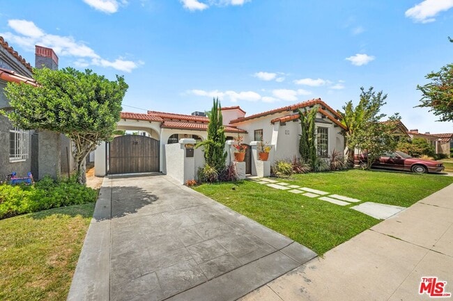 Photo - 3871 Roxton Ave