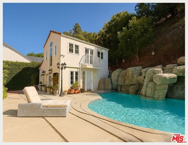 Building Photo - 1174 Coldwater Canyon Dr