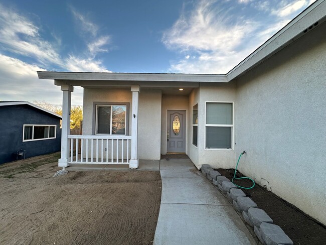 Building Photo - Welcome Home to this beautiful 3 Bed 2 Bath Home