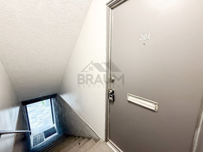 Photo - 13347 Victory Blvd Unit 201