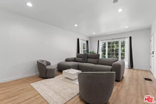 Photo - 1235 S Tremaine Ave