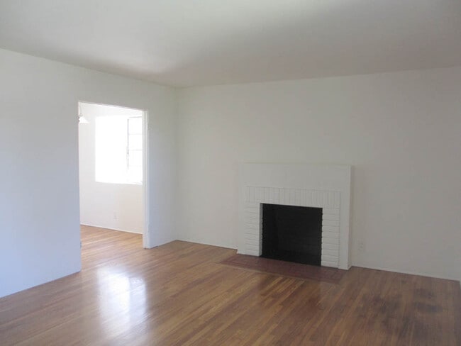 Living room - 3244 Selby Ave