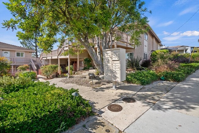 Building Photo - 1745 Los Feliz Dr Rental