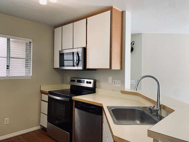 Photo - Fashion Hills 2 bedroom, 2 bath with 2 car garage!