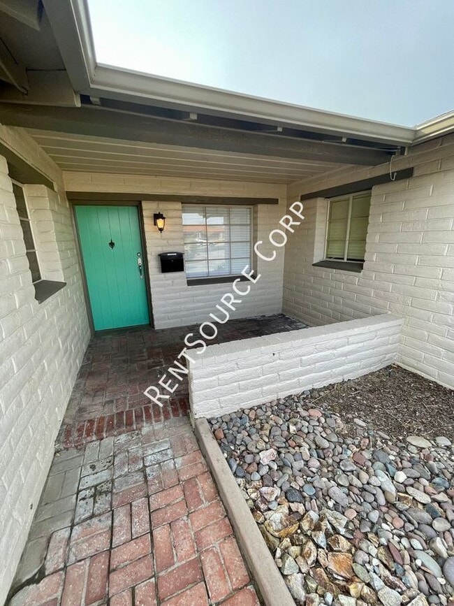 Photo - 1022 W Lancaster Blvd