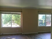 Living room - 311 N Westlake Ave Unit 2