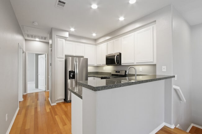 Photo - 7708 Hess Pl