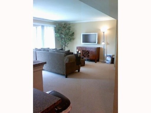 Photo - RB Luxury 2 Br Townhome 2 car spots Laundry $3190 TEXT 619-565-3468