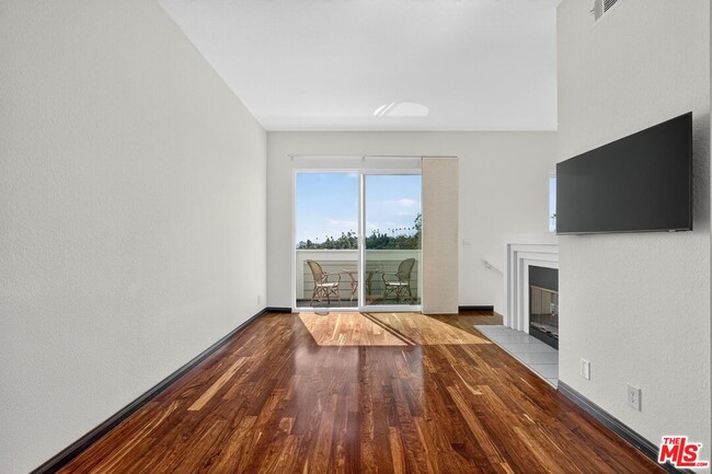 Photo - 1653 Micheltorena St Unit 3