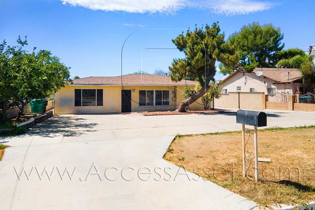 Building Photo - 12584 Magnolia Ave