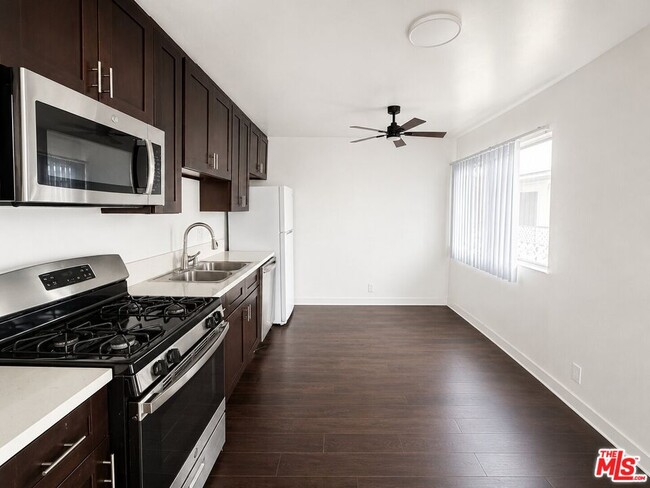 Photo - 1208 W Adams Blvd Unit 14
