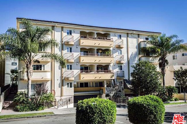 Building Photo - 1828 Glendon Ave Unit PH3