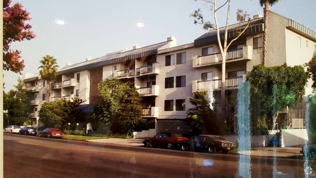 Building Photo - 12840 Moorpark St Rental