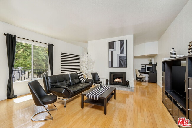 Building Photo - 2041 Roscomare Rd Rental