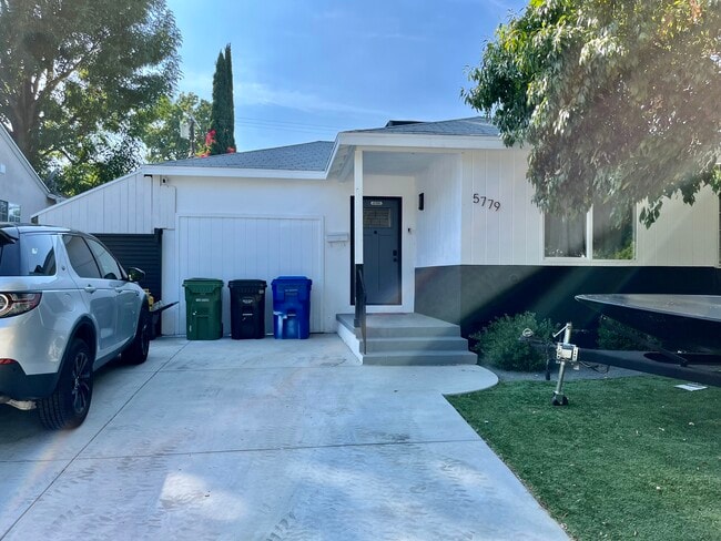 Photo - 5779 Enfield Ave