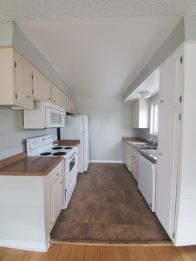 Photo - 1300 Agate St Unit B