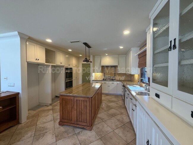 Building Photo - 2166 Palomar Ave