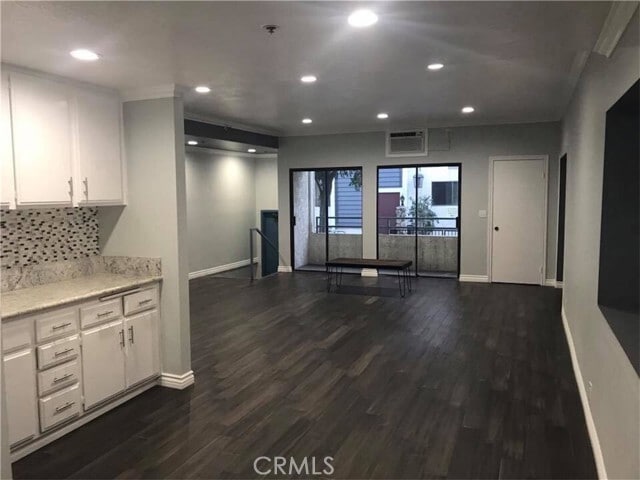 Building Photo - 720-724 W 4th St Unit 410