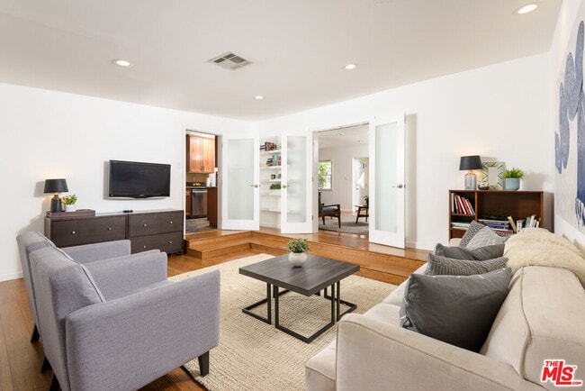 Photo - 13451 Friar St