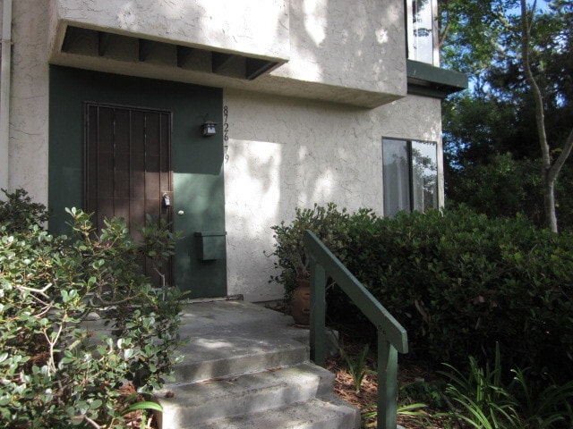 Building Photo - LA JOLLA - 2 Br + Den, Private End Unit To... Rental